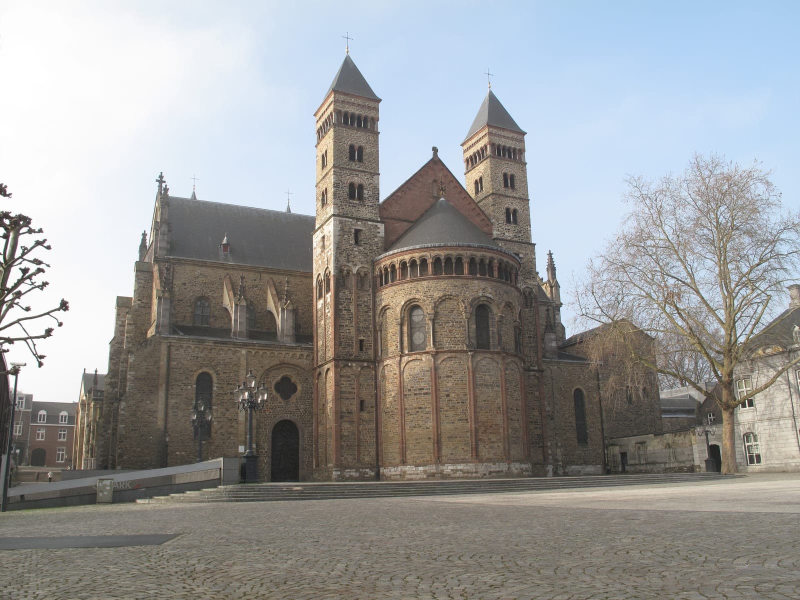 Sint-Servaasbasiliek and its Treasury